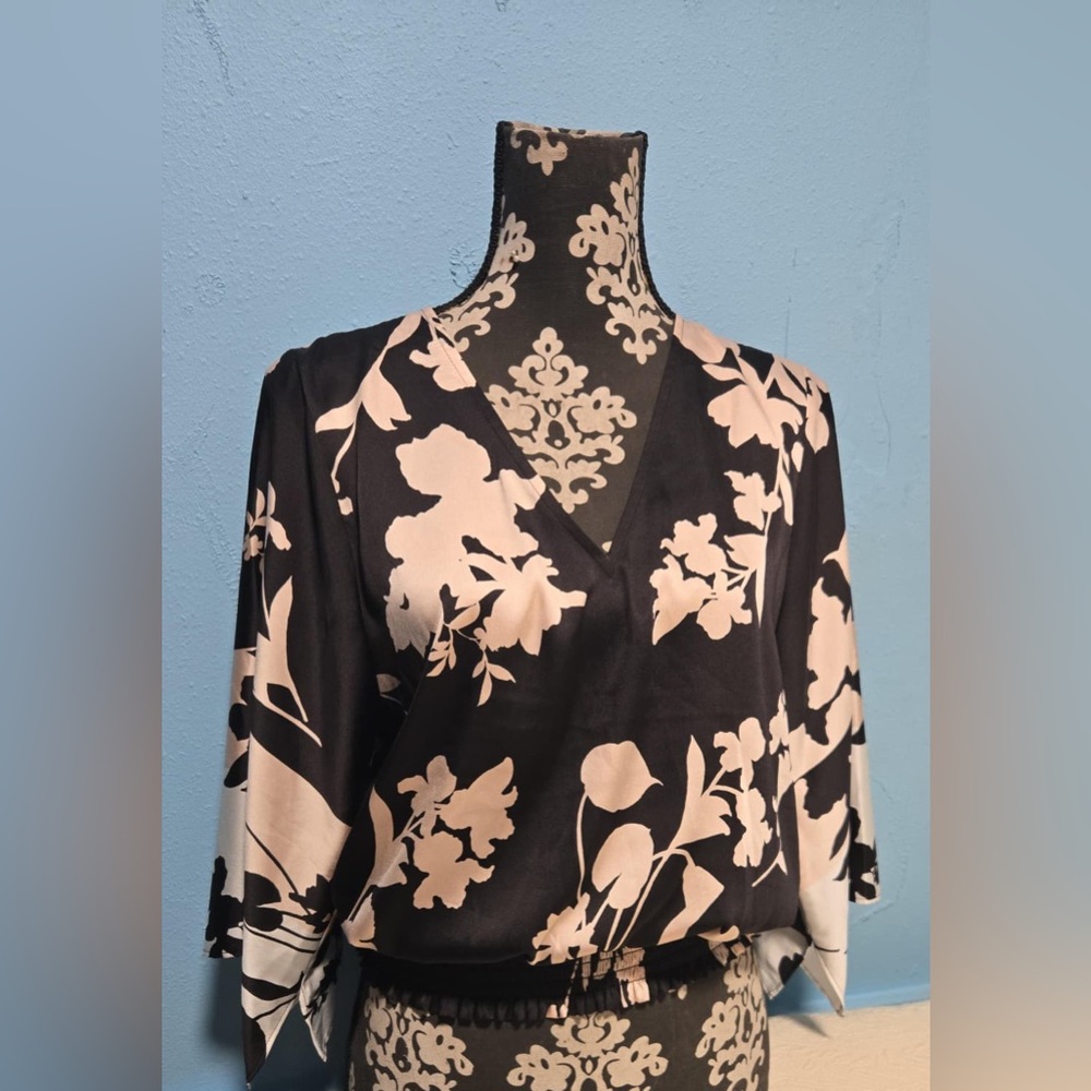 White House Black Market Black and Cream Floral Blouse